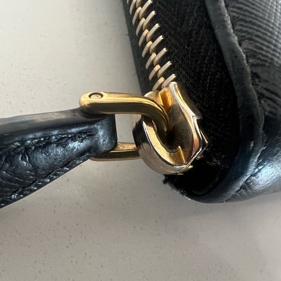 Prada Large Saffiano Leather Black Zip Wallet Great Condition - Picture 8 of 11